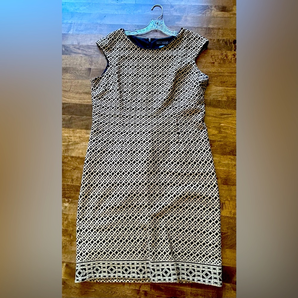 Jessica Howard dress, tan/gold color with black geometric pattern, sz 16